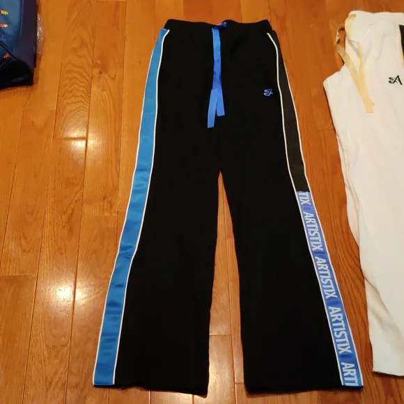 Designer women sport pants - Picture 3 of 6